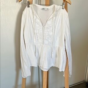 Hollister White Embroidered Long Sleeves Shirt Size M